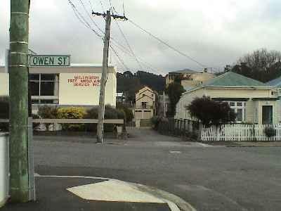 DSC00465.JPG - Somerset Avenue at back looking across Owen Street with 41 Owen Street on left