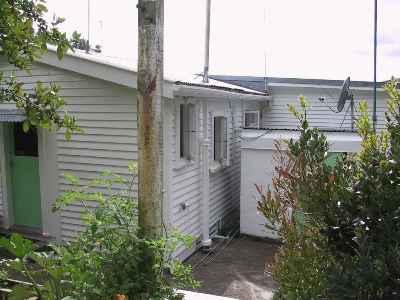 pye006.jpg - The back of the house 1st window was the toilet 2nd window was the bathroom and 3rd window behind Washhouse was the kitchen window. Building with dish on is the Washhouse.