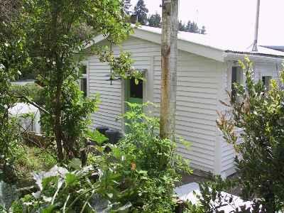 pye007.jpg - Side of house. Far window on left is where Elsa and Jan Pye used to sleep.