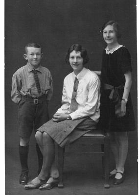 32-MILLER_Group.jpg - L to R Douglas Miller, Gwenyth Miller, aged 17 years
and Jean Miller about 1929