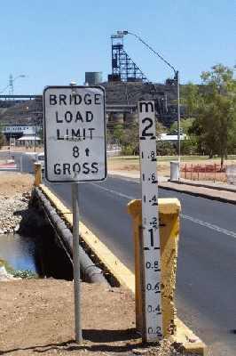 Floodwarningonbridge.jpg